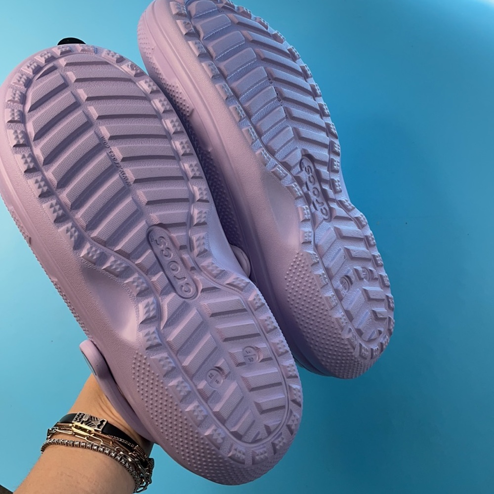 Nwt Crocs M8/W10 Classic Lined Comfortable Shoes … - image 2